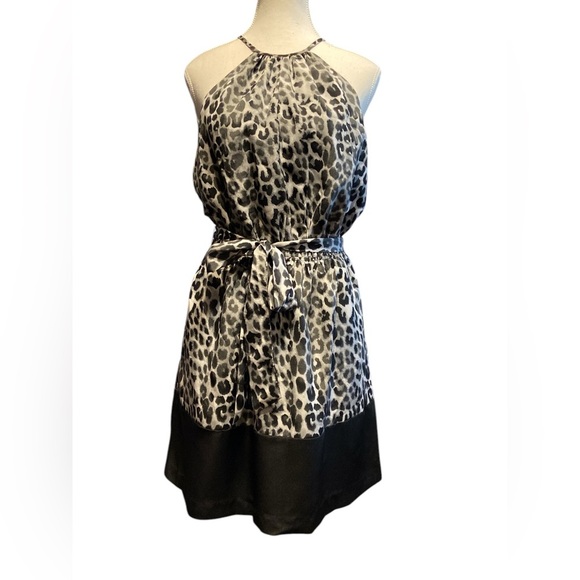 EXPRESS leopard print dress mini length size medium
L/95 - Picture 1 of 6